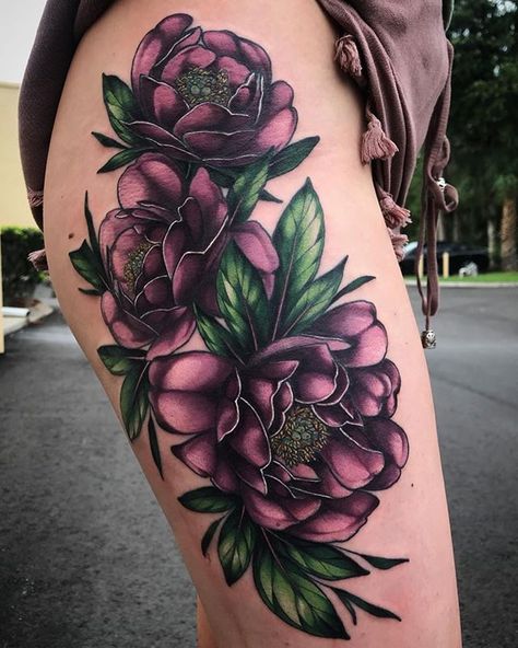 Purple neo-traditional flower leg tattoo by Squire Strahan (@squirestrahan) from Tampa, Florida.  Check out our Instagram channel 🔥 @styng.tattoo 🔥 for your daily dose tattoo designs, tattoo models and inspiration! Flower Leg Tattoos, Flower Thigh Tattoos, Inspiration Tattoo, Tattoos For Black Skin, Up Tattoos, Neo Traditional, Flower Tattoo Designs, Tattoo Models, Tattoo Styles