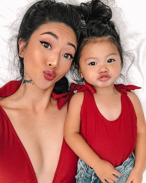 Mom And Daughter Selfie, Baby Selfie, Cute Selfies, Selfies Ideas, Daughter Pictures, Mum Tattoo, Mommy Daughter Photos, Mother Baby Photography, Mommy And Baby Pictures