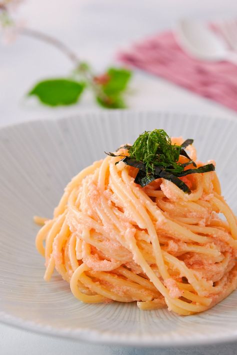 Mentaiko Pasta Recipe (明太子パスタ) - Japanese Pasta Mentaiko Pasta, Japanese Pasta, Salmon Pasta Recipes, Aesthetic Foods, Salmon Pasta, Pasta Fatta In Casa, Small Pasta, Cooking Together, Pasta Recipe