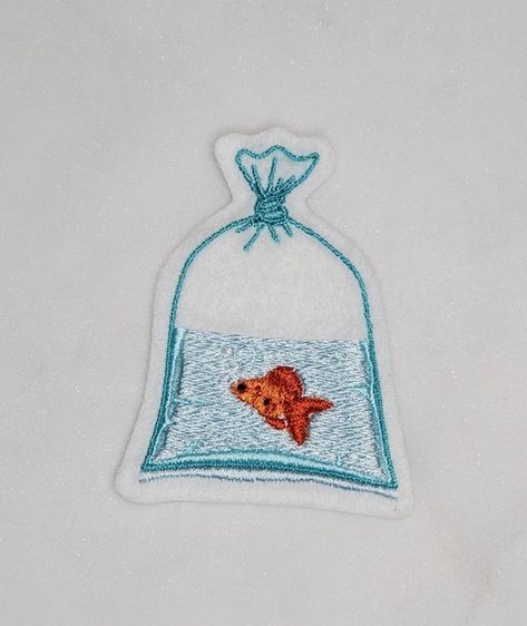 Patch Embroidery Designs, Cute Iron On Patches, Embroidery Patch Ideas, Iron On Patches Ideas, Goldfish In A Bag, Embroidered Fish, Patch Backpack, Fish Embroidery, Sewing Challenge