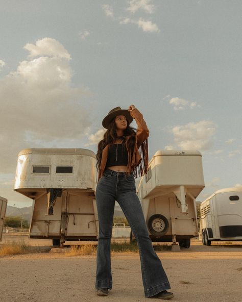 Some western photos to spice up your feed🤠🐴 Who doesn’t want to be a cowboy now a days?! #photography #photographer #arizona #arizonaphotographer #westernphotographer #arizonawesternphotographer #westernstyle #westernfashion #laineywilsonphotoshoot #laineywilson #countryscoolagain #tucsonwesternphotographer #arizonaportraitphotographer #portraitphotography #canonphotography #unscriptedposingapp Arizona western photographer, Arizona portrait photographer, Tucson portrait photographer, profe... Desert Grunge, Western Photos, Grunge Photoshoot, Western Photo, Arizona Photographer, Canon Photography, Portrait Photographer, Spice Up, Tucson