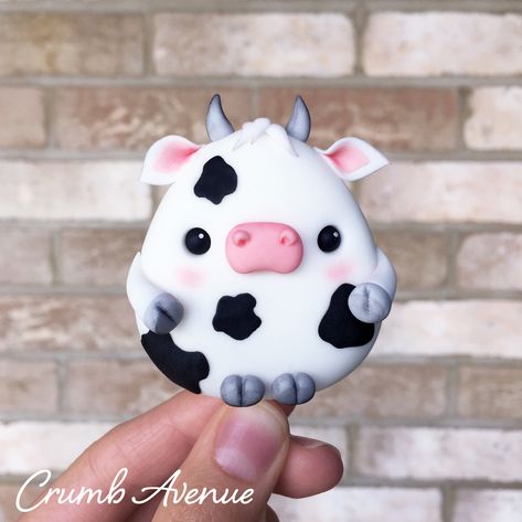 cute, cow, farm animals, cake, cupcake, fondant, gum paste, kawaii, simple, easy, sugar craft, cake decorating, sugar art, Crumb Avenue, idea, clay, inspiration Cute Cow Cake, Kawaii Cow, Fimo Kawaii, Cow Cake, Cow Cakes, Polymer Clay Kawaii, Fondant Cake Topper, Fondant Animals, Cake Topper Tutorial