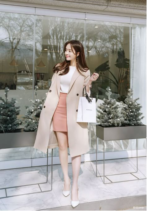 Korean Business Fashion, Korean Office Fashion, Tokyo Street Fashion, Korean Fashion Dress, Elegante Casual, London Street Style, Korean Girl Fashion, Korean Fashion Trends, Stylish Work Outfits