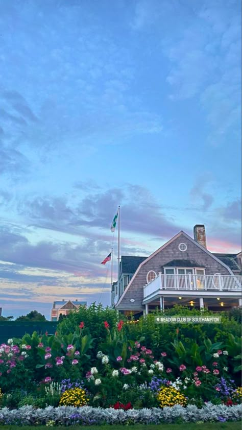 Sunset in the Hamptons. Hamptons house, Hamptons aesthetic, Hamptons style Hampton House Aesthetic, Hamptons House Aesthetic, East Hamptons Aesthetic, Hamptons Summer Aesthetic, Summer In The Hamptons Aesthetic, The Hamptons Summer, The Hamptons Aesthetic, Hampton Aesthetic, Hampton Summer