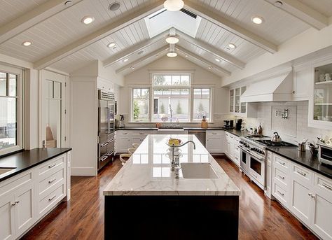 Island Marble, Huge Kitchen, Dream Kitchens Design, Kitchen Ceiling, Big Kitchen, Gorgeous Kitchens, Luxury House Designs, Large Kitchen, Counter Tops