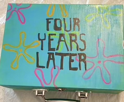 Memorie Box Painting Ideas, Freshman Box Ideas Painted, Senior Box Ideas 2025 Disney, Freshmen Year Memory Box Ideas, High School Memory Box Ideas Diy, Freshman Boxes, Senior Boxes 2025, Memory Box Ideas Diy Paint, Freshman Memory Box Ideas