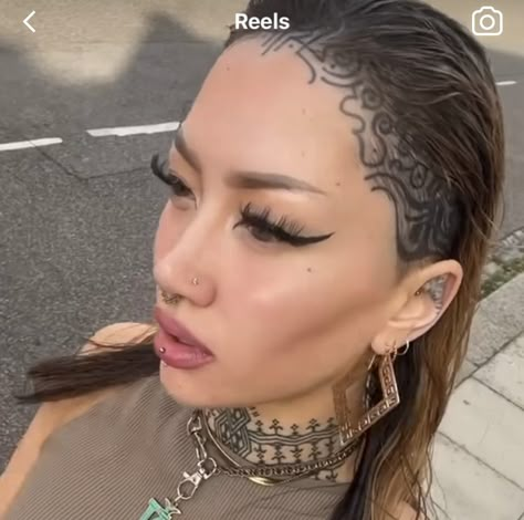 Creative Face Tattoos, Head Tattoos Side, Hairline Tattoo For Women Forehead, Forehead Tattoos For Women, Ornamental Forehead Tattoo, Forehead Tattoo Woman Hairline, Female Head Tattoos, Shaved Head Tattoo, Tattooed Outfits