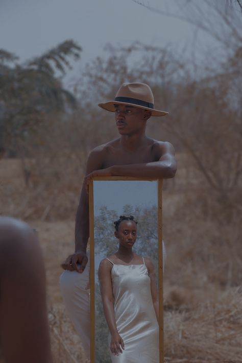 Mirror In Nature Photoshoot, Mirror In Grass Photoshoot, Woman Mirror Photography, Mirror Reflection Photography, Grass Photography, Beautiful Photoshoot Ideas, Feel Lost, Creative Photoshoot Ideas, Photographie Portrait Inspiration