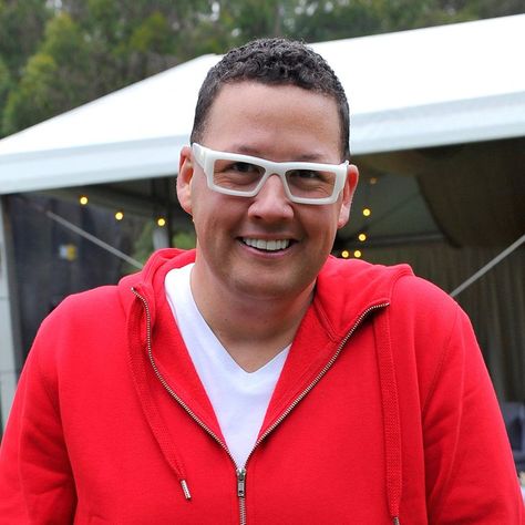 Pin for Later: The Funniest One-Liners From Chef Graham Elliot Graham Elliot, Funny One Liners, Gordon Ramsay, Real Life Stories, Research Report, Food Guide, Help People, Fitness Beauty, Square Sunglasses Men