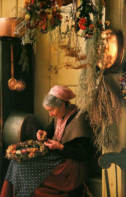 Front Porch Primitives: Tudor Tuesday Grandmas Apron, Witch Houses, Scenery Inspiration, Magical Crafts, Strega Nona, Witchy Women, Tasha Tudor, Baba Jaga, Magia Das Ervas