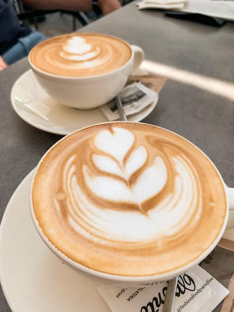 #cappuccino #lagodicomo #latteart #coffee #italy #lovely #aesthetic #goodmorning Cappuccino Aesthetic Italy, Aesthetic Cappuccino, Cappuccino Aesthetic, Italian Cappuccino, Aura Heart, Lovely Aesthetic, Barbie Life In The Dreamhouse, Life In The Dreamhouse, Coffee Board