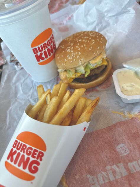 Burger King Fries, King Food, Fast Lunch, Food Content, Food Therapy, Burger And Fries, Beef Burgers, Snap Food, Fast Food Restaurant