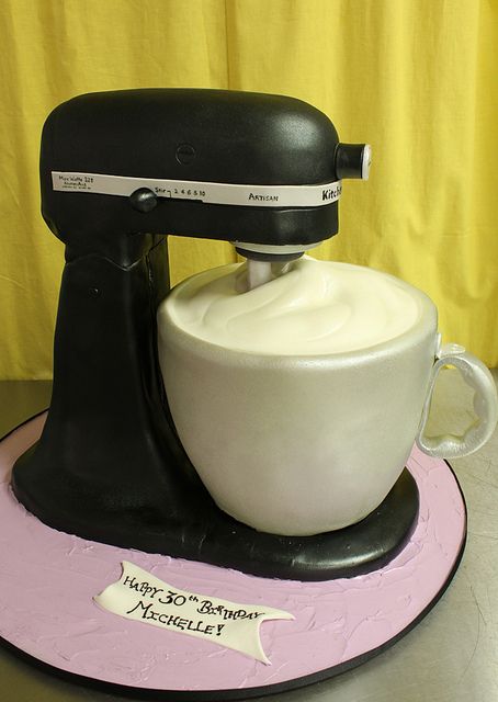 Kitchen Aid Mixer med by Amanda Oakleaf Cakes, via Flickr Kitchen Cake Design, Outrageous Cakes, Cake Bake Shop, Food Mixer, Realistic Cakes, 50th Cake, Baker Cake, Sculpted Cakes, Different Cakes