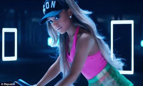 Ariana Grande Side To Side, Ariana Grande Songs Lyrics, Ariana Grande The Way, Side To Side Ariana, Ariana Music, Ariana Grande Hair, Ariana Grande Perfume, Ariana Grande Music Videos, Ariana Grande Songs