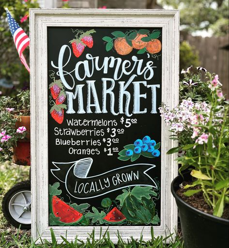 Farmers Market Display Signs, Backyard Farmers Market, Farmers Market Fruit Display, Farmers Market Sign Ideas, Fruit Stand Sign, Farmers Market Menu Board, Farmers Market Photo Ideas, Christmas Farmers Market Ideas, Farmers Market Chalkboard Sign