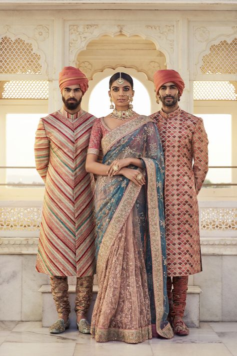 भारतीय इतिहास, Sabyasachi Collection, Sabyasachi Mukherjee, Sabyasachi Sarees, Groom Dress Men, Indian Groom Wear, Saree Ideas, Saree Bollywood, Indian Men Fashion