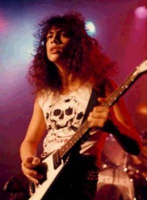 Kirk Hammett Kirk Hammett 80s, Forrest City, V Guitar, Metallica Cover, Kirk Metallica, Flying V Guitar, Albert King, Cliff Burton, Ride The Lightning