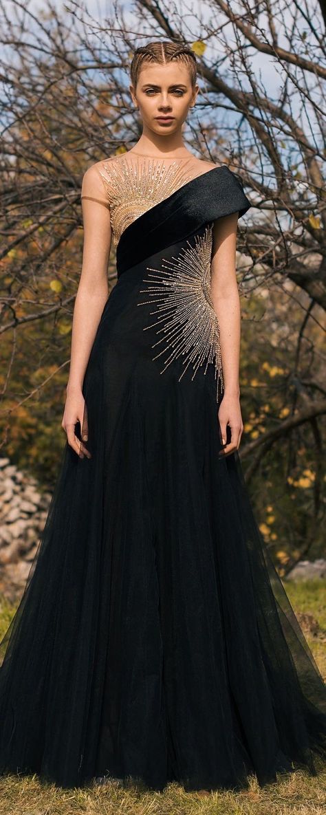 Classy Gowns, Georges Hobeika, Dress Winter, Dress Well, Couture Mode, Winter Formal, فستان سهرة, Gorgeous Gowns, Beautiful Gowns