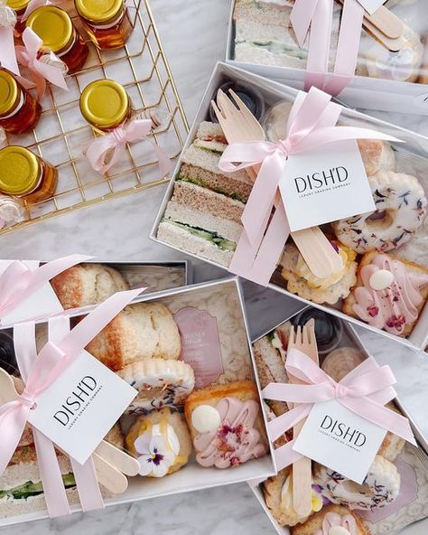 Catering Ideas Food, Corporate Catering, Charcuterie Inspiration, Tea Party Food, Christmas Gift Basket Ideas, Charcuterie Recipes, Picnic Food, Christmas Gift For Mom, Gift Basket Ideas