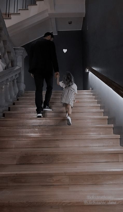 Father Daughter Pictures, Daughter Aesthetic, Father Daughter Photos, Dad Aesthetic, Father Daughter Bond, Father And Baby, Dreamy Photography, Fairytale Photography, Cute Tumblr Pictures