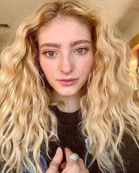 Willow Shields (@willowshields) • Instagram photos and videos Willow Shields, Girl Next Door, Winx Club, Next Door, Beautiful People, Instagram Photos, Photo And Video, Instagram Photo, Beauty