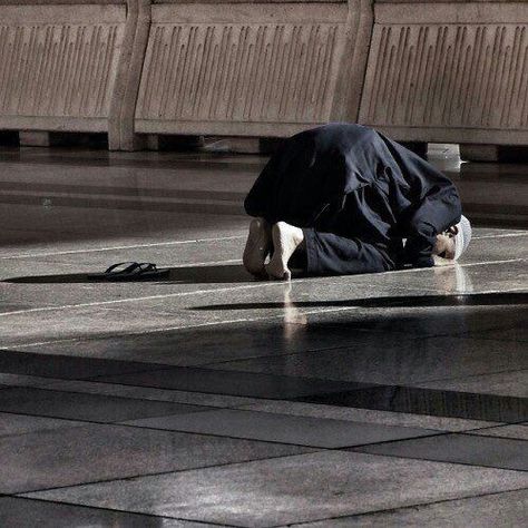 Prostration Islam, Prostration Islam Photography, Sajda Pics, Namaz Sajda Pics, Islamic Photos Quran, Salat Prayer, Muslim Photos, Peace Light, Muslim Images