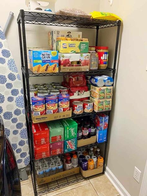 Organizing A Small Pantry, Small Pantry Closet, Food Storage Rooms, Things To Buy On Amazon, Pantry Baskets, Small Pantry Organization, Pantry Organizers, Decluttering Tips, Small Pantry