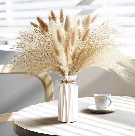 Pampas Grass | Vase | Table Decor | Interior | Living Room Decor | Dining Room Decor | Kitchen Decor | Home Decor | Drcoration Ideas | Modern | Minimalist #decor #homedecorideas #interiordesign #interior #decoration #decorationideas #decorate #livingroomdesign #kitchen #recipe #pampas #vase #modernhomedesign #minimalist Wedding Boho Decor, Island Centerpiece, Dried Pampas Grass Decor, Easy Table, Bright Furniture, Woven Trays, Holidays Ideas, Dining Room Table Centerpieces, Pampas Grass Bouquet