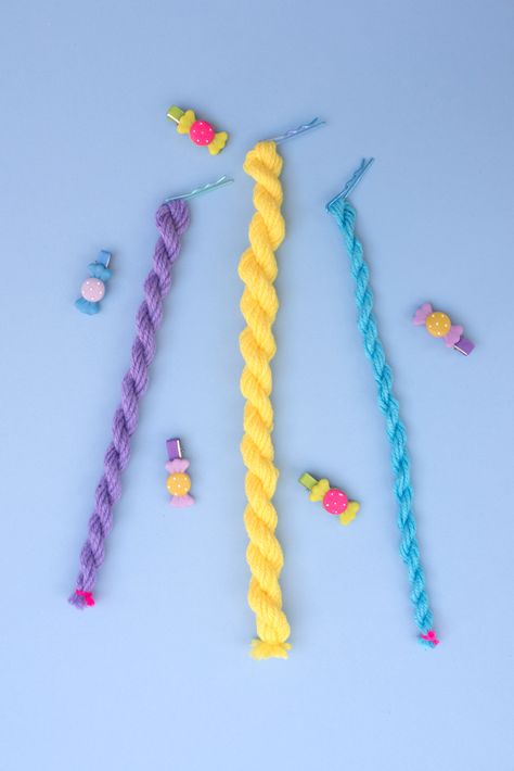 Learn how to make handmade hair extensions using yarn, inspired by @nickjr Sunny Day! Click through for full instructions and watch Sunny Day weekdays on Nickelodeon! #ad #SunnyDay #nickelodeon #nickjr Yarn Hair Extensions, Yarn Hairstyles, Colorful Hair Extensions, Boston Calling, Diy Hair Extensions, Soap Tutorial, Yarn Bracelets, Diy Hair Color, Colored Hair Extensions