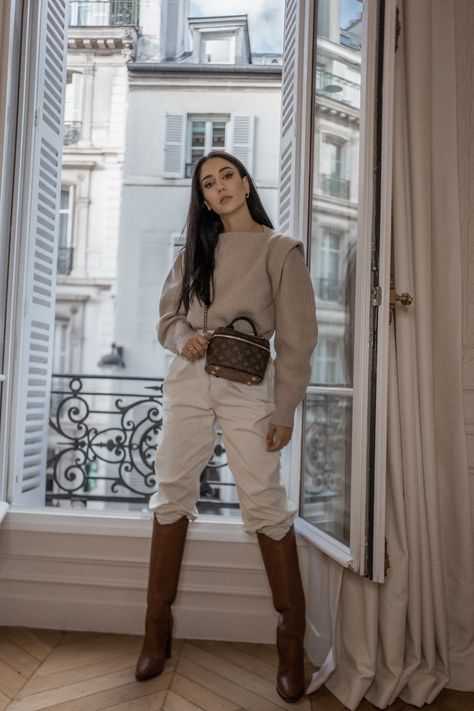 All about Louis Vuitton Vanity PM | Glam & Glitter Louis Vuitton Vanity, Louis Vuitton Bag Outfit, Vuitton Outfit, Louis Vuitton Outfit, Read My Mind, Look Adidas, Estilo Indie, Skandinavian Fashion, London Outfit