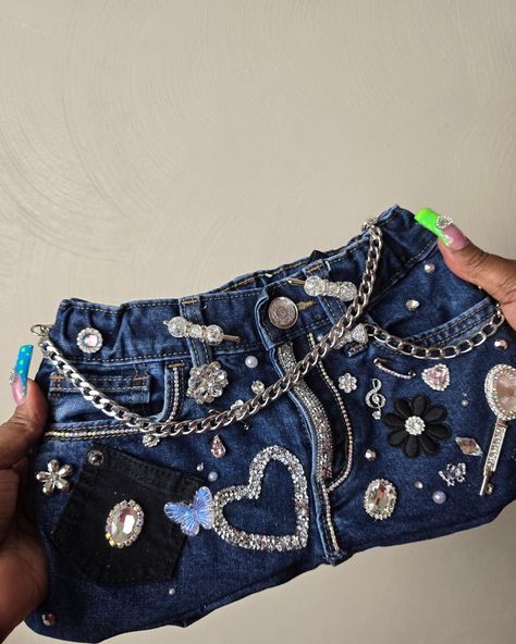 The creating journey continues.. So with the first denim junk bag & socks I messed up with the teddy bear and the zipper on the bag so I had to go back to the Trap house and try again 🙃 I sold my first denim bag in less than 24 hours of posting it yesterday 👏🏽 that's huge for me 🖤 Stay tuned for more dopeness 👁👃🏼👁 The Trap House, Fashion Construction, Creative Vibes, Trap House, I Messed Up, Denim Bag, Try Again, Stay Tuned, Diy Clothes