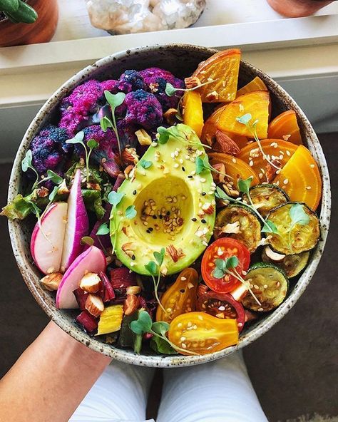 Beet Bowl, Purple Cauliflower, Lean Cuisine, Golden Beets, Buddha Bowls, Veggie Bowl, Mindful Eating, Bowls Recipe, Food Festival