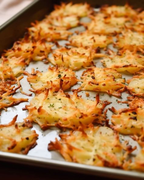 Once I discovered this foolpool recipe, I knew I couldn't go back Sheet Pan Hashbrowns, Hashbrown Recipes, Potato Recipes Side Dishes, Potluck Dishes, Lake Food, Potato Side Dishes, Samos, Breakfast Recipes Casserole, Potato Dishes