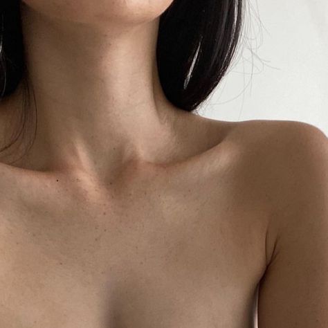 Collarbone Photoshoot, Small Shoulders Aesthetic, Perfect Neck, Slender Arms, Neck Pics, Sharp Collar Bone, Pretty Neck, Pretty Collarbone, Hairless Body Skin