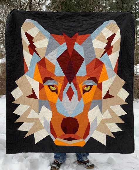 Wolf abstraction quilt, foundation paper pieced, pattern by Violet Craft! Animal Paper Piecing Patterns, Wolf Abstractions Quilt, Wolf Quilt Pattern, Wolf Expressions, Barn Quilts Patterns, Wolf Quilt, Creative Quilting, Violet Craft, Abstract Quilts