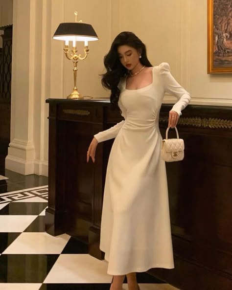 White Long Sleeve Prom Dress, Classy Graduation Dress, Elegant Silk Dresses, Classy Prom, White Prom, Graduation Picture, Classy Prom Dresses, Fancy Dresses Long, Elegant Dresses Classy