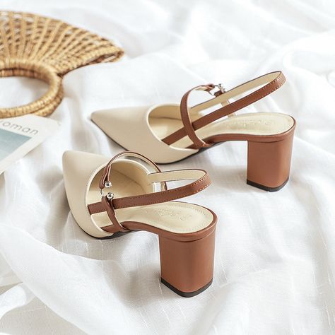 Female Sandals, Modern Sandals, Elegant Heels, Closed Toe Sandals, Summer Elegant, Womens Stilettos, Low Heel Sandals, Chunky High Heels, Stylish Sandals