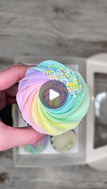 Jillian Vinion on Instagram: "Dreamy rainbow swirls 🌸🌈✨☁️ This is my favorite way to fill pipe colorful swirls! There are multiple ways to do this but I have always preferred this method: use your spatula/spoon to line the buttercream colors on plastic wrap, roll it tightly, snip the top off, and then place it in the piping bag. It gives the prettiest colorful swirls each and every time✨🫶🏻 oh and this tip is just pure magic!  . Piping tips/nozzles: 1G . . #bakedwithlove #cake #cakes #cakephoto #cakesofinstaagram #cakedesign #cakeideas #cakeinspo #cakeinspiration #cakemaker #cupcakelove #bake #fyp #cupcakeart #foodreel #reelsofinstagram #reelsviral#bakedgoods #reeltrending #cupcakelove #prettycupcakes #cupcaketrends #buttercream #americanbuttercream . . Chocolate cupcakes. Cupcake. Cake Piping Rainbow Frosting, Multi Colored Icing Piping, Rainbow Flower Cake Birthday, How To Make Swirls On Cake, Multi Color Frosting Piping, Piping Tutorial Icing, Cupcakes With Sprinkles Decorating, Rainbow Swirl Cupcakes, Cake Nozzles Piping Tips