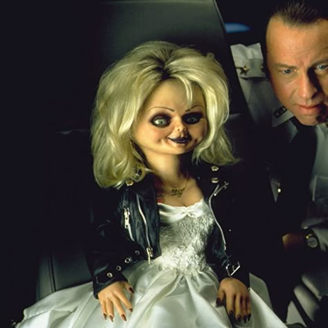 Diy Bride Of Chucky Costume, Bride Of Chucky Movie, Chucky Images, Chucky And Bride, The Bride Of Chucky, Chucky Cosplay, Tiffany Ray, Bride Of Chucky Costume, Tiffany Bride Of Chucky