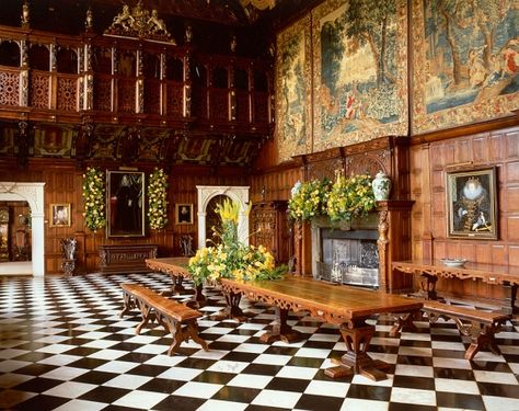 Marble Hall at Hatfield House (Jacobean interior) Jacobean Interior, Jacobean Architecture, Marble Hall, Black And White Flooring, Tudor Homes, Hatfield House, English Tudor, Tudor History, Castles Interior