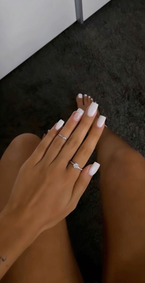 Glassy White Nails, Pink And White Square Nails, Amaya Core, Plain Acrylic Nails, Blush Pink Nails, Opi Gel Nails, Beauty Hacks Nails, Nagellack Trends, Plain Nails