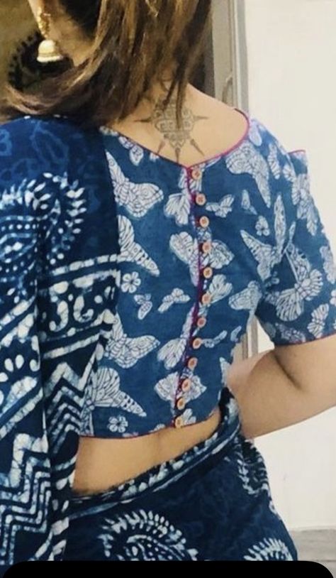 Indigo Blouse, Princess Cut Blouse Design, Kalamkari Blouse Designs, Indigo Saree, Sleeveless Blouse Designs, Back Neck Design, Neck Patterns, Long Blouse Designs, Kalamkari Blouse