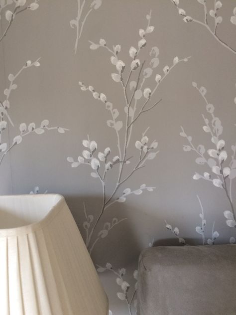 Tranquil Bedroom Wallpaper, Gray Room Wallpaper Elegant, Light Grey Wallpaper Bedroom, Gray Wallpaper Bedroom, Grey Wallpaper For Bedroom, Light Grey Wallpaper Home, Wall Papered Bedroom, Wallpaper For Room Walls, Grey Bedroom Wallpaper