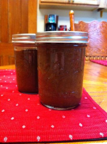 This is the best recipe for Apple Butter that I have ever made.  My Grandma taught me how to make this years ago.  Posting so that I will never lose it!  I am not exactly sure on the exact yield - its been a while since Ive made this. Gingerbread Jam, Recipe For Apple Butter, Canning Jams, Jelly Maker, Bread Jam, Apple Butter Recipe, Canning Ideas, Canning Jam, Jam And Jelly