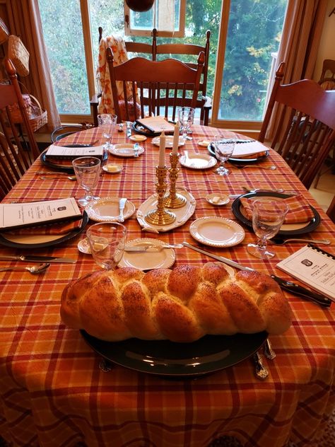 Jewish Home Aesthetic, Shabat Dinner, Shabbat Aesthetic, Sabbath Dinner, Shabbat Dinner Table, Hanukkah Aesthetic, 2025 Rebrand, 2024 Manifesting, Shabbat Table