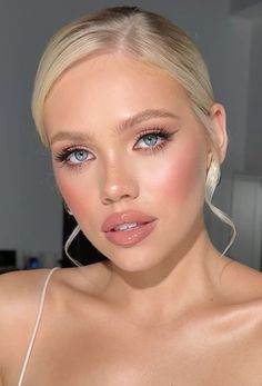 Blonde Bride Makeup Blue Eyes, Make Up For Blue Eyes Blonde Hair, Old Money Wedding Makeup, Bridal Makeup For Blondes Blue Eyes, Summer Wedding Makeup Blue Eyes, Wedding Makeup Blonde Hair Blue Eyes, Soft Wedding Makeup For Blue Eyes, Icy Makeup Looks, Romantic Bridal Makeup