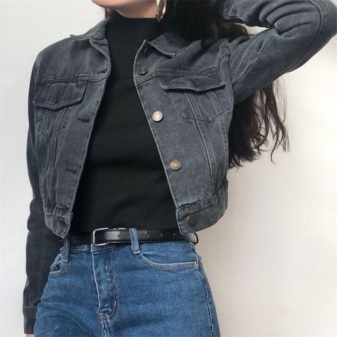 Gray Denim Outfit, Black Outfits Casual Summer, Gray Denim Jacket Outfit, Short Denim Jacket Outfit, Gray Denim Jeans Outfit, Jeans And T Shirt Outfit Women, Grey Denim Jacket Outfit, Gray Jacket Outfit, Outfit Ideas Denim Jacket