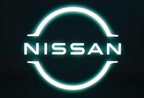 Nissan has unveiled its new logo, the new emblem design making its official premiere alongside the global debut of the automaker’s Ariya all-electric crossover. The new Nissan logo adopts a sleeker look, similar in approach to that taken by Volkswagen for its new logo by adopting a slimmer font and … Nissan Z350, Historical Logo, Nissan R34, Car Brands Logos, Tokyo Motor Show, Nissan Nismo, Luxury Car Brands, Sport Banner, New Nissan