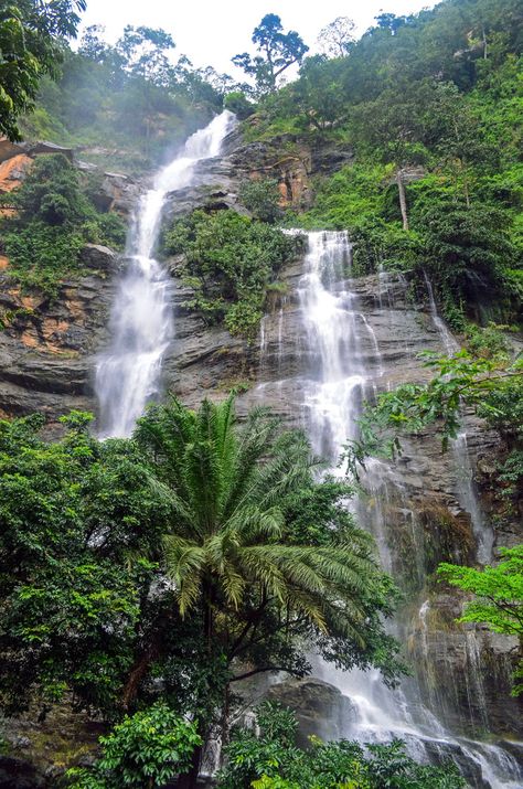 Kpalimé Falls, Togo African Travel, Africa Do Sul, Out Of Africa, African Countries, Vacation Places, Ivory Coast, Beautiful Mountains, Africa Travel, West Africa