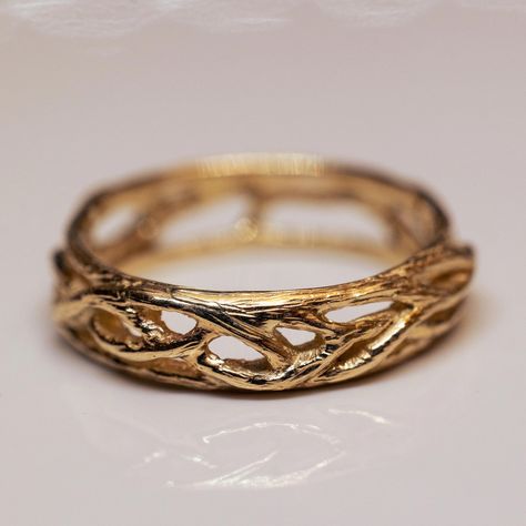 A unique 14K gold branch ring made from multiple entwined branches. The branches split and twist in light and free movement inside an organized frame from both ring edges. This branch ring has an impressive presence yet an elegant, airy look. This design can feature specific characteristics that are unique and individual to this work according to your wishes. Contact us for more details to ease your mind and make this ring suit you best. * Material: 14K Solid Gold * Band Color: Yellow Gold, White Gold, Rose Gold * All of our jewelry is handmade, so there might be a slight difference between each piece * If you can't find the information you need or have any special requests, please contact us. We are quick to reply :) ♡ Follow our shop ♡ https://www.etsy.com/il-en/shop/kwintnerJewels?ref=s Nature Inspired Wedding Bands, Gold Twig Ring, Engagement Ring Nature, Gold Twigs, Nature Engagement Ring, Gold Branches, Twig Engagement Ring, Nature Inspired Wedding, Twig Ring